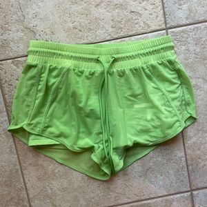 Alo ambiance running short